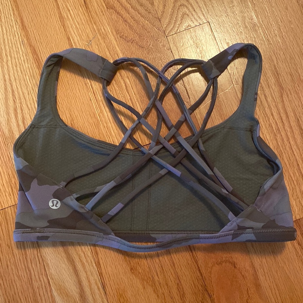 lululemon free to be wild bra- size 6.